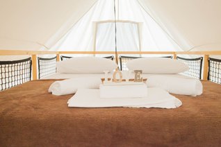 Glamping sator M- gornji krevet.jpg